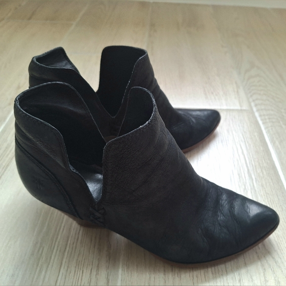 Frye Women's Reina Cut Out Black Leather Western Ankle Leather Frye Boots sz 8.5 - Picture 3 of 12
